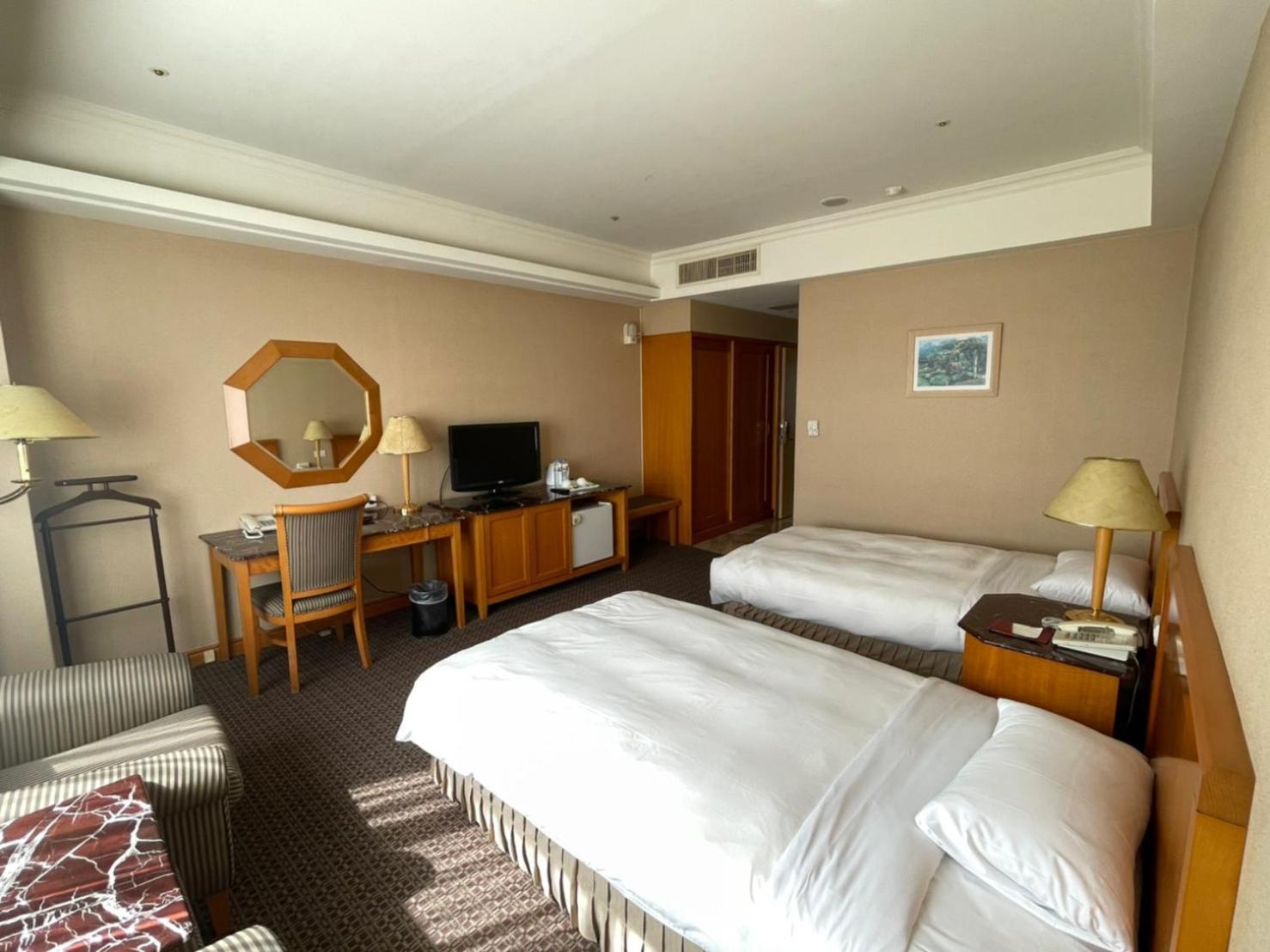 Chuto Plaza Hotel Taoyuan Bagian luar foto